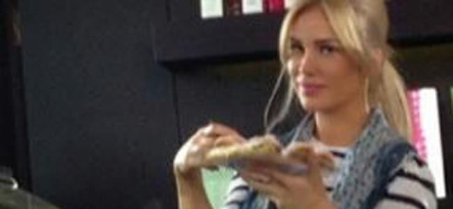 بالصورة: ما قصة نيكول سابا والحلوى