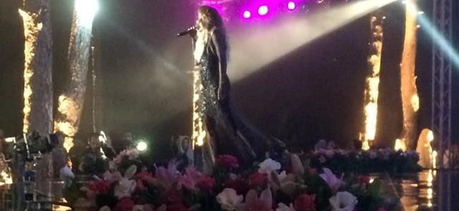 بالصور.. فستان مايا دياب الشفاف ينال إعجاب محبيها