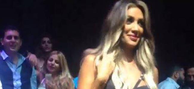 بالفيديو.. مايا دياب تتحدى دلو الثلج في الملهى