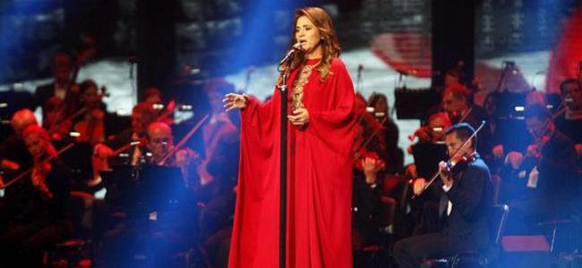 بالصور.. جوليا تغني للحب والوطن