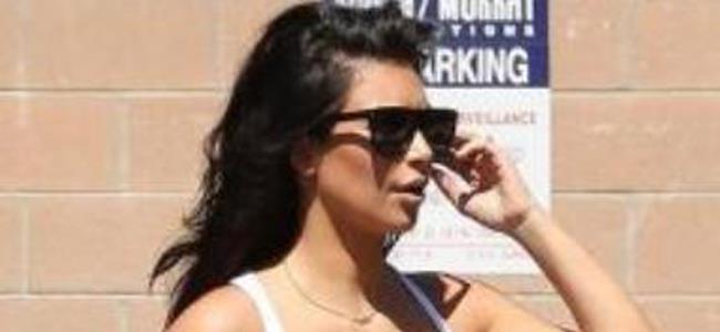 كيم كارداشيان تضج جمالاً بإطلالة عصرية في لوس أنجلوس