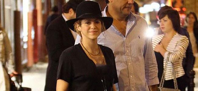 شاكيرا تقوم بجولة تسوق في باريس