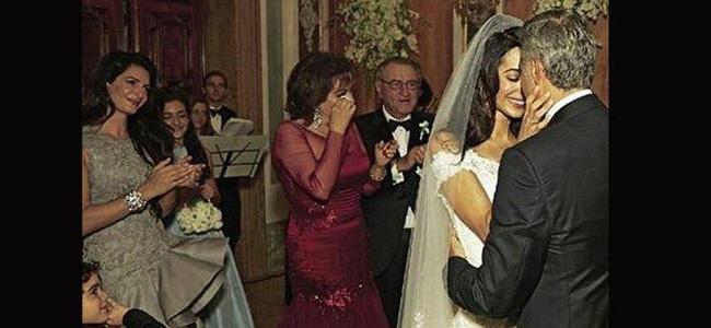 والدة أمل علم الدين تبكي.. وصورة جديدة مسرّبة من الزفاف