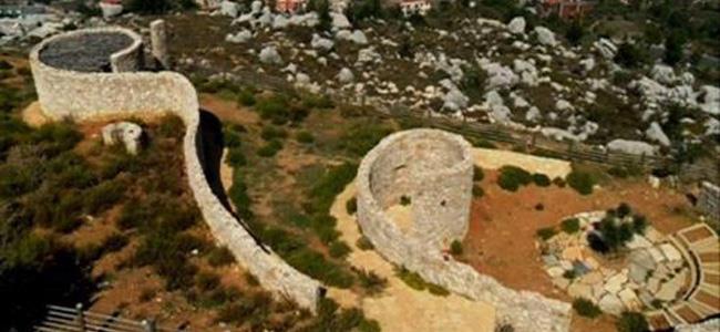 بالصورة .. فيروز تحفر قبرها بيدها