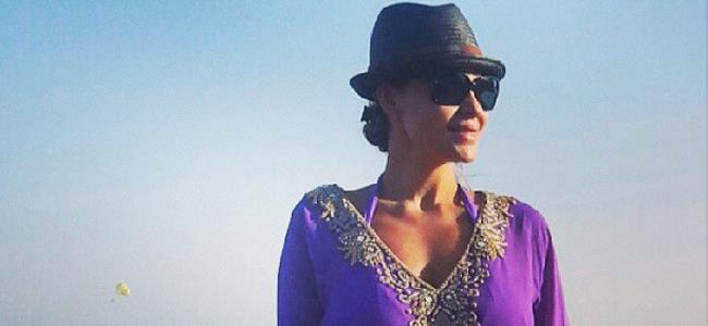 كارول سماحة تستمع بعطلتها على شاطئ البحر 