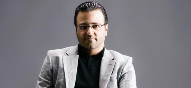 فنان لبناني يُشعل 