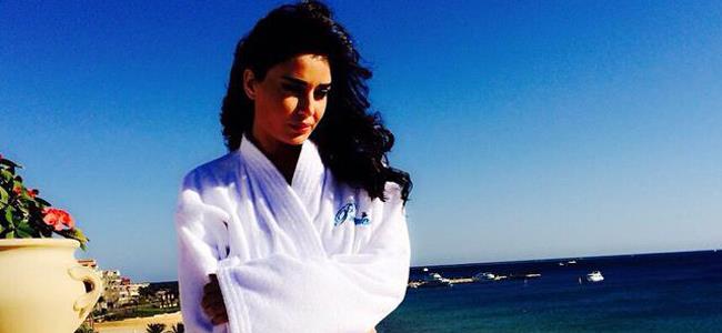 بالصورة.. سيرين عبد النور بملابس الإستحمام 