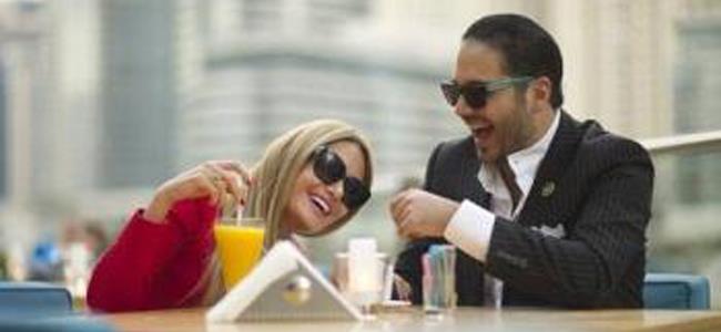 رامي عياش وداليدا في لقطة رومانسية في دبي