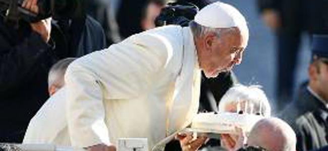 بالصورة: هكذا احتفل البابا فرنسيس بعيد ميلاده