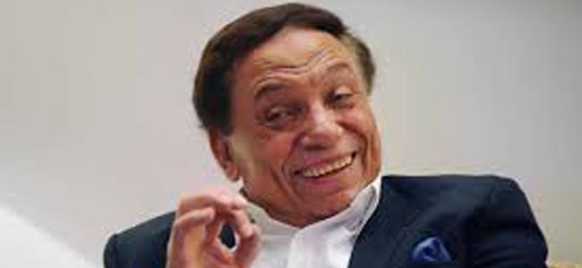 بالفيديو: عادل إمام يحرج رئيس وزراء مصر