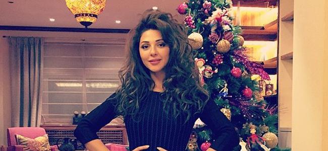 شاهدوا كم الهدايا تحت شجرة الكريسماس في منزل ميريام فارس