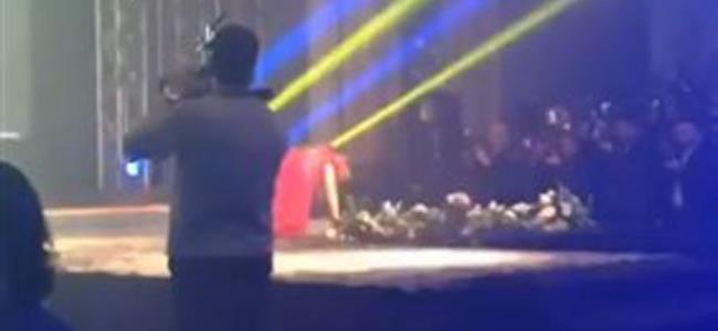 بالفيديو شذى حسون تقع على المسرح