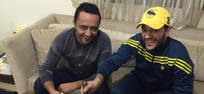 بالصور.. الأخوان الديك يتناولان الفاصولياء الساعة 2 ليلاً