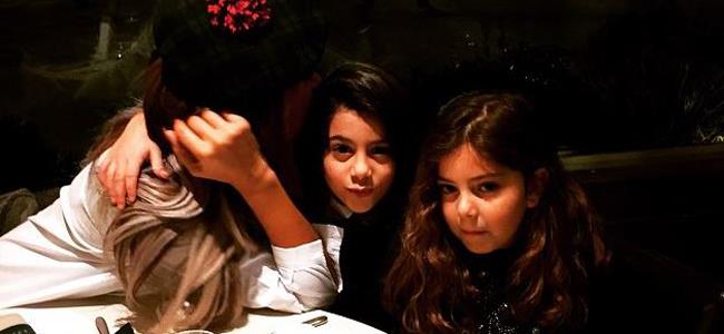 بالصورة : مايا دياب في عشاء مع ابنتها وصديقتها