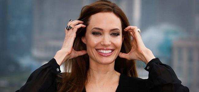 بالفيديو: أنجلينا جولي تبكي في العراق