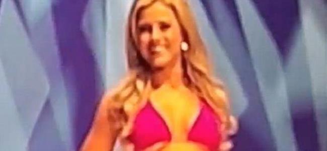  ملكة جمال بيفرلي هيلز تتعرض لموقف محرج خلال مرورها بالبيكيني