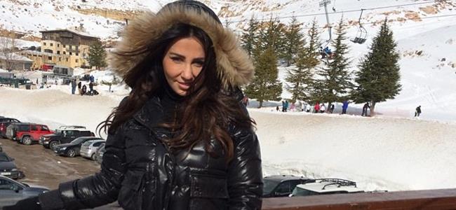 بالصور.. رابعة الزيات تستمتع وطفليها في فاريا