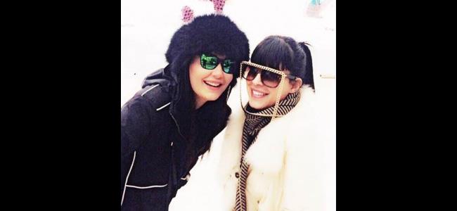 سيرين عبد النور على الثلج مع صديقتها المقربة