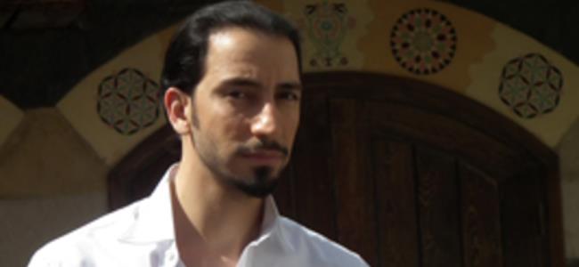 بالصورة: ملك جمال سوريا.. عارياً!