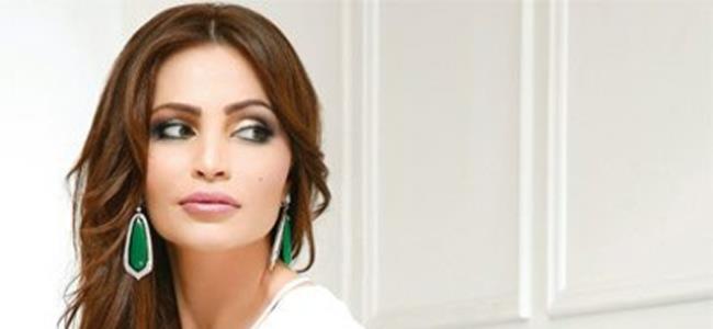 هكذا ردت زوجة راغب علامة على إليسا