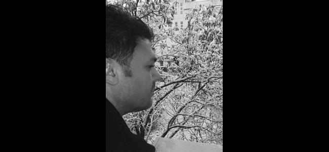 ربيع الأسمر يستمتع بالثلوج في دمشق