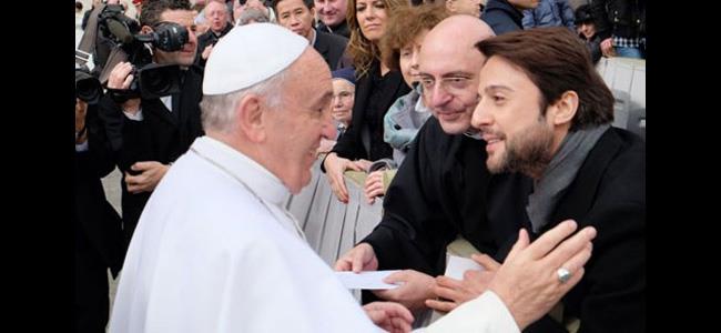  بالصور: شارل صوايا وشادي حداد ينالان مباركة البابا فرنسيس... من أجلكم 