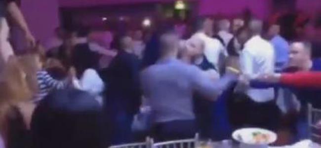 بالفيديو: عراك وبلبلة في حفل فارس كرم بأستراليا.. ماذا حصل؟ 