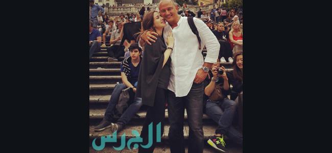 بالصورة: أحضان نانسي وزوجها في شوارع روما!