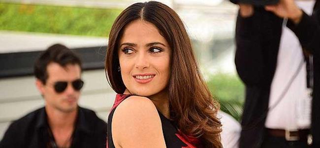 سلمى حايك تخالف القوانين.. فهل تحاسَب؟