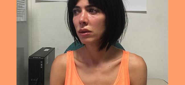  بالصور - تعرت أمام برج ايفل!