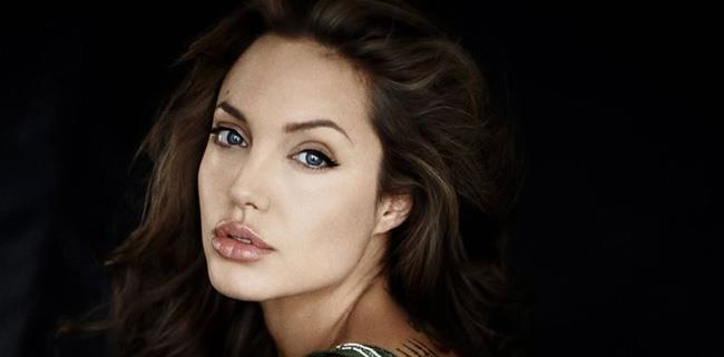  صور نادرة لأنجلينا جولي عارية في سن ال20 تُعرض للبيع