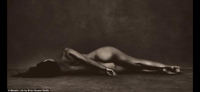  كورتني كارداشيان عارية وتعرض مؤخرتها للجمهور..بالصورة 