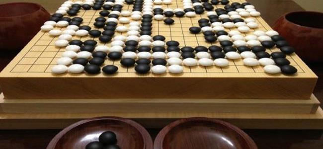 الكمبيوتر يتغلب على بطل لعبة Go الصينية القديمة