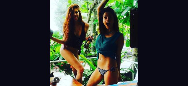 بالصورة.. سينتيا خليفة بالمايوه