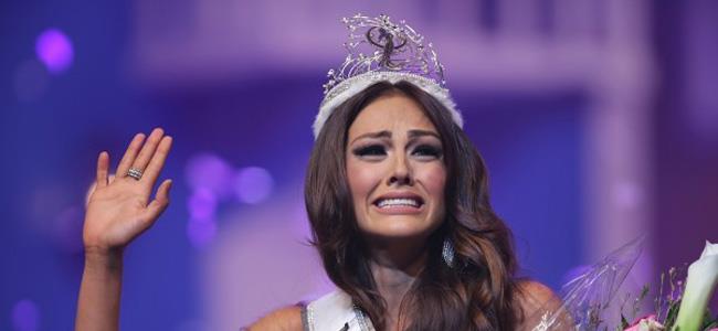 تجريد ملكة جمال الكون من اللقب.. تصريحٌ لها صَدَم الجميع! 