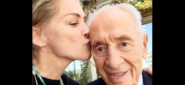 شارون ستون والقبلة المثيرة للجدل