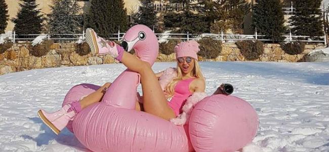  ميريام كلينك بـ المايوه  على الثلج.. بالفيديو 