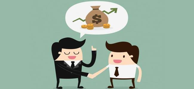 اعلامي شهير يغرق نادلاً شاباً بالمال