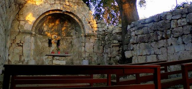  فنان لبناني يفجر مفاجأة: ممكن أن أدخل الدير وأترهب!