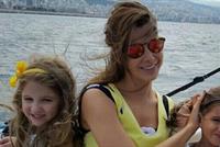 بالصور-نانسي عجرم مع ابنتيها في عرض البحر