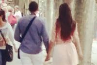 بالصورة.. لقطة رومانسية لإيميه في شهر العسل