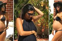 كورتني كارداشيان تستعرض قوامها بالبيكيني خلال حملها