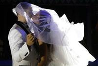 ايميه صياح تنشر صورة جريئة مع زوجها