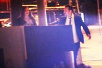 بالفيديو / ديفيد آركيت يتشاجر مع خطيبته ويتركها في الشارع!