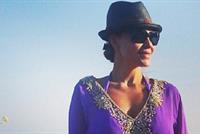 كارول سماحة تستمع بعطلتها على شاطئ البحر 