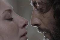 وينن يحاكي قلوبًا حرقتها مرارة الحرب