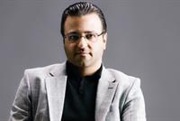 فنان لبناني يُشعل 