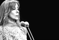 بالفيديو.. ضحكة نادرة للسيدة فيروز