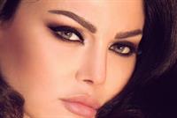 بالصورة... مجنون هيفاء وهبي يخيط اسمها على يده !!