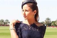 إعلامية إماراتية تنتعل حذاءً بـ3.1 مليون دولار